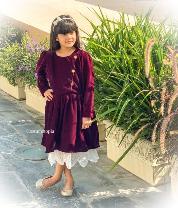 Qatar National Day Velvet Dress. - Image 3