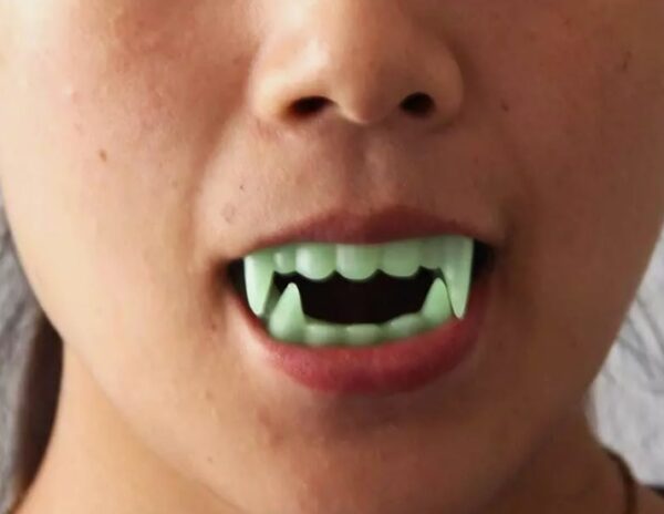 Dentures Of Vampire - Glows In The Dark.